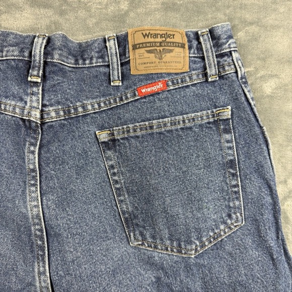 Wrangler Men's Straight Leg Jeans Size 38x32 Actual Measurements: 36x31 - Picture 4 of 7